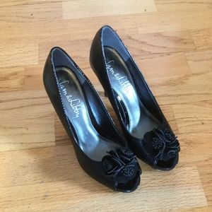 Women’s Black Shoes “ SAm & Libby”Size 6 Adorable